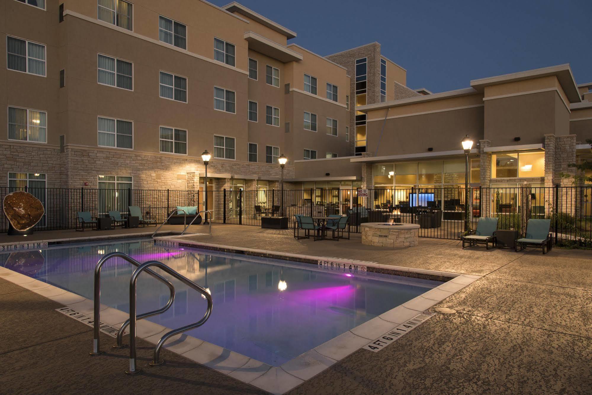 Residence Inn By Marriott Austin - University Area Exterior photo